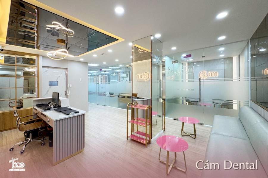 Sự kết hợp giữa màu hồng pastel, màu trắng và ánh sáng.
